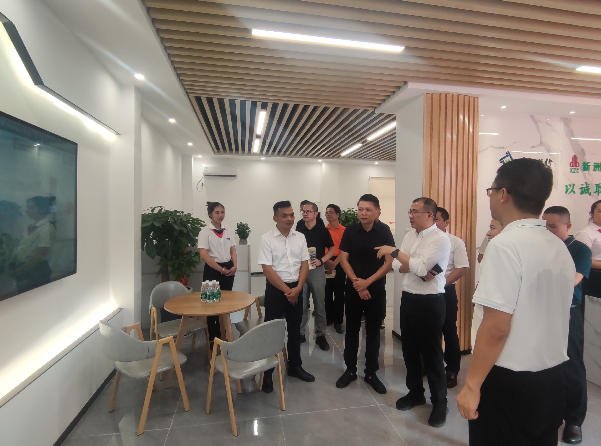 政府領導1.jpg